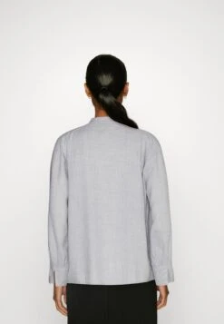 ESPRIT Short Blouse - Overhemdblouse - Light Grey 9 ESPRIT Short Blouse - Overhemdblouse - Light Grey -Esprit 04d4c649378c40f89251fc48d113c5f8