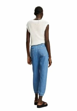 ESPRIT Jeans Tapered Fit - Blue Light Washed 14 ESPRIT Jeans Tapered Fit - Blue Light Washed -Esprit 0ea2c5e692534effb0d8b79a872ca6fd