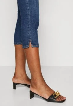 ESPRIT Capri - Jeansshort - Blue Dark Wash -Esprit 205b63c6689749cc8eb103bc77ba72bf