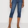 ESPRIT Capri - Jeansshort - Blue Dark Wash -Esprit 24bc3aa7427f4b9e901ea82bf7ef9415