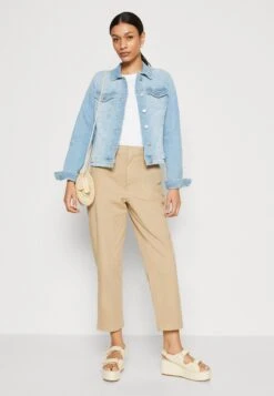 ESPRIT Indoor- Spijkerjas - Blue Bleached 11 ESPRIT Indoor- Spijkerjas - Blue Bleached -Esprit 6bc02717de48442eb98a175ee8fde22e