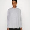 ESPRIT Short Blouse - Overhemdblouse - Light Grey 2 ESPRIT Short Blouse - Overhemdblouse - Light Grey -Esprit 7363e041fc494b21a6fe99d6749078b2
