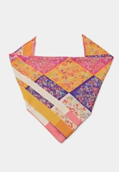 ESPRIT Quadratisches Mit Blumenmuster - Sjaal - Pink -Esprit 7b748d9aef2944f1ac33673cf754fb60