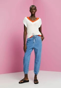 ESPRIT Jeans Tapered Fit - Blue Light Washed 16 ESPRIT Jeans Tapered Fit - Blue Light Washed -Esprit 8188756f0e524f38a2884ea6b37a40d8