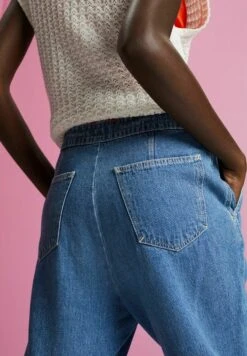 ESPRIT Jeans Tapered Fit - Blue Light Washed 20 ESPRIT Jeans Tapered Fit - Blue Light Washed -Esprit 852269bd35f049b8901e92090d2e005b