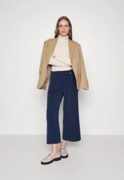 Esprit -Esprit adc047c858234033b13ea863a7a64798