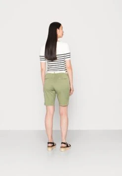 ESPRIT Shorts - Light Khaki -Esprit ae892872af8649b8b561fd7a8423e242