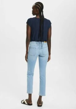Edc By Esprit Low Rise - Straight Leg Jeans - Blue Light Washed -Esprit b0f7af400e5444c5b83b643c75386e8d