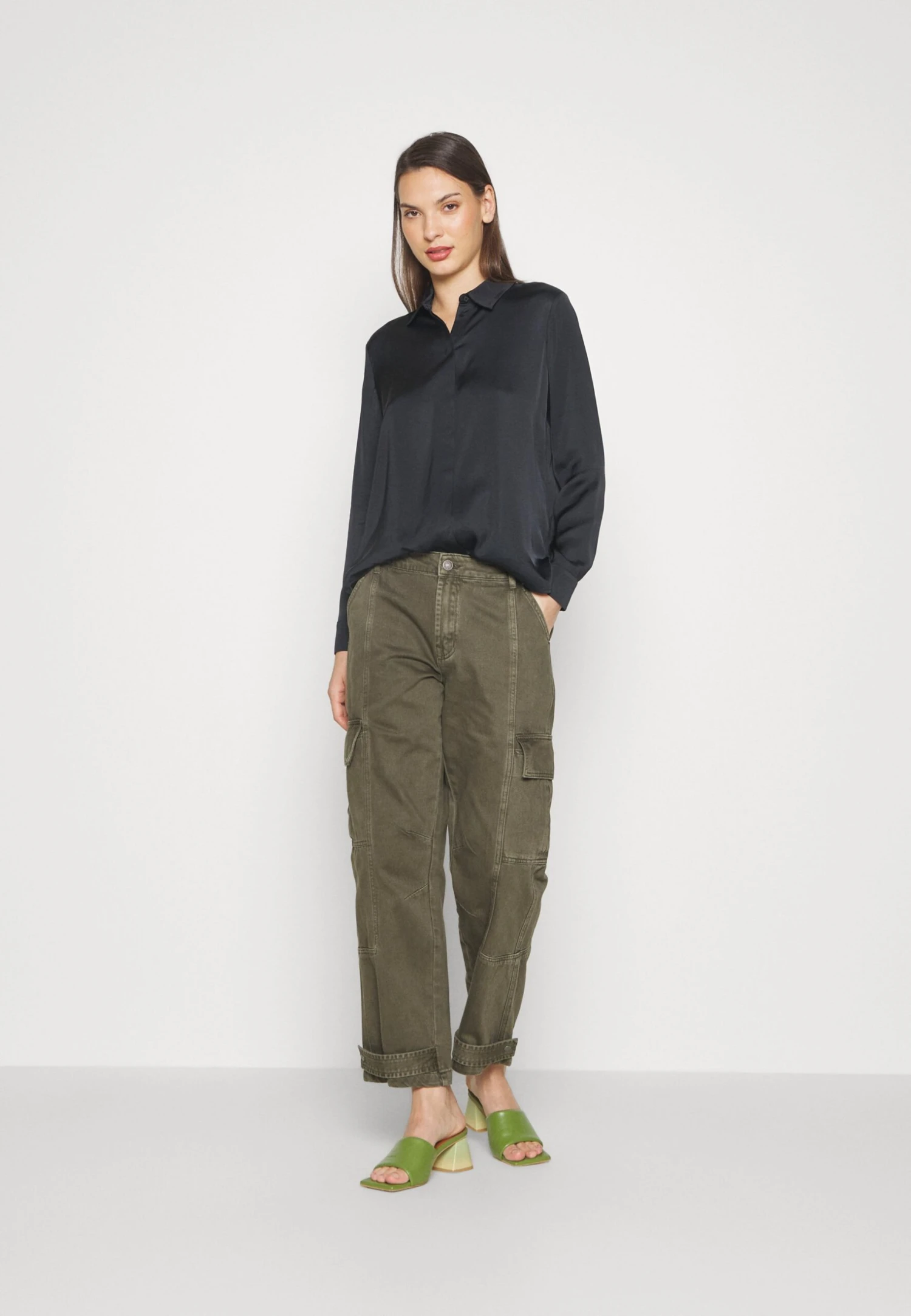 ESPRIT Viscose Sateen Blouse - Overhemdblouse - Black 7 ESPRIT Viscose Sateen Blouse - Overhemdblouse - Black - Afbeelding 5