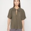 Edc By Esprit Blouse - Blouse - Khaki Green -Esprit d16446460fd1403a8a9f7306633fb412