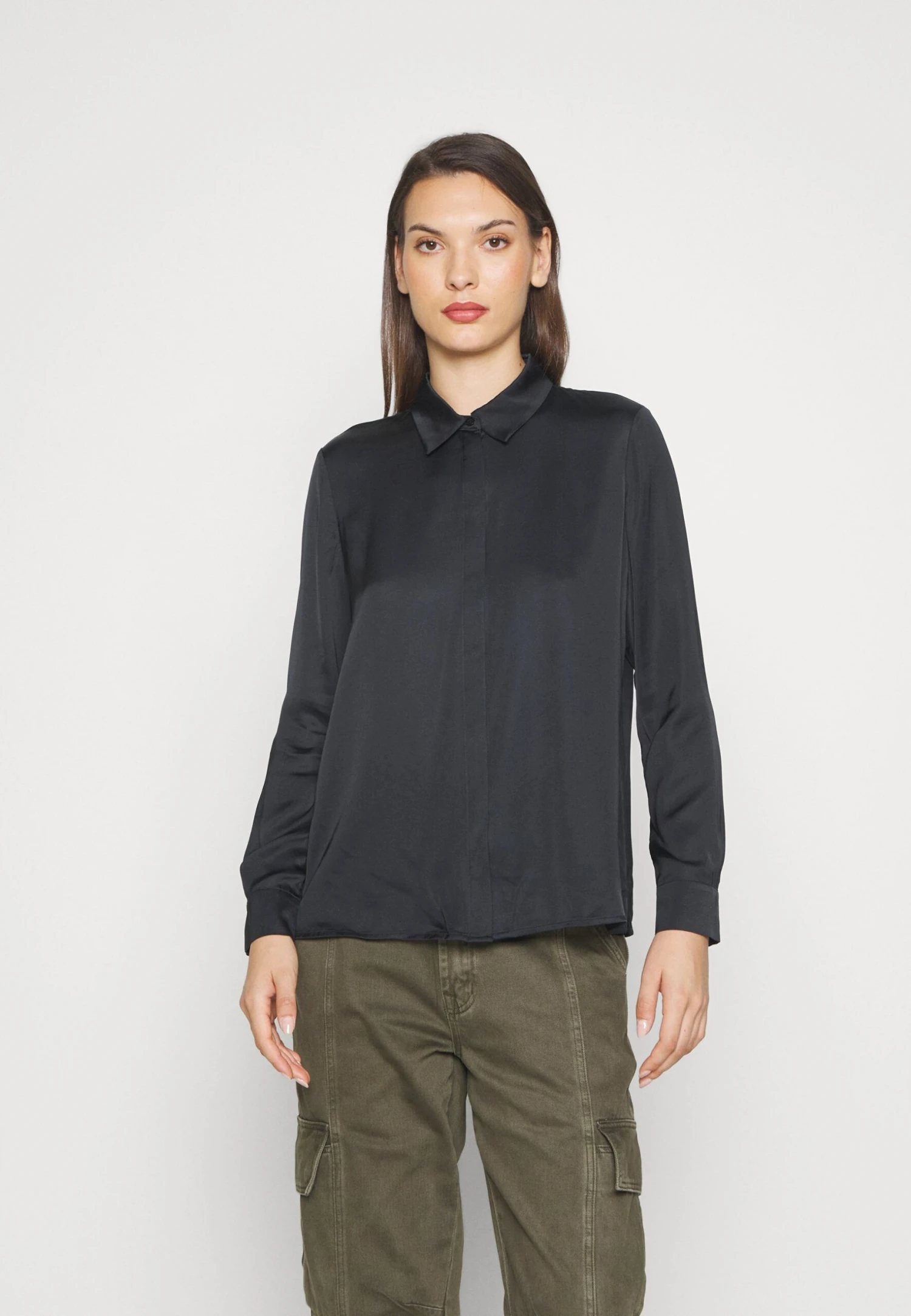 ESPRIT Viscose Sateen Blouse - Overhemdblouse - Black 5 ESPRIT Viscose Sateen Blouse - Overhemdblouse - Black - Afbeelding 3