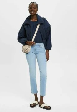 Edc By Esprit Low Rise - Straight Leg Jeans - Blue Light Washed -Esprit e550a9224a684c5885d45bee43063bd4