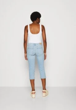 ESPRIT Capri - Jeansshort - Blue Light Wash -Esprit e73394f5cf5148fcb7bf0965ca23bc6a