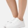 ESPRIT Sneakers Laag - White 1 ESPRIT Sneakers Laag - White -Esprit f8bd81447a8e49599da244eb75e4b120