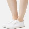 ESPRIT Sneakers Laag - Off White -Esprit f99efe59f968455fb14ff549a37e01fa